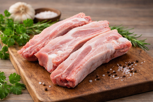 Охладени свински гърди с кост