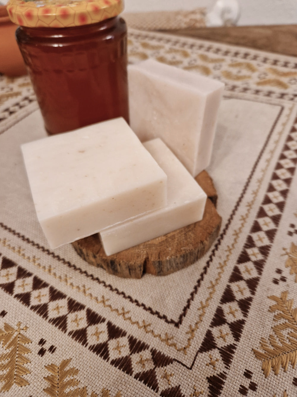 Домашен сапун с мед, памук и мляко